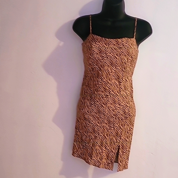 Dresses & Skirts - Chic Zebra Print Strappy Dress